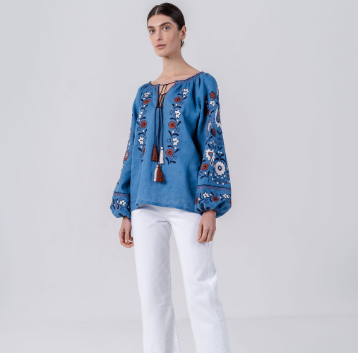 Вишиванка блакитного кольору з рослинним орнаментом Fialka