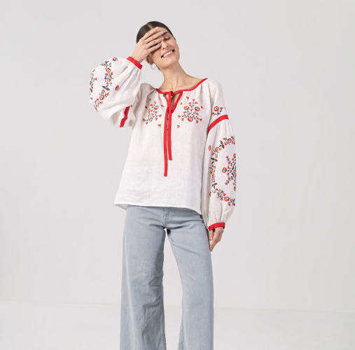 Біла вишиванка вільного крою Svitanok